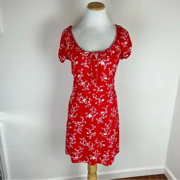 Abercrombie & Fitch Dresses & Skirts - Abercrombie & Fitch Floral Print Red Mini Dress Size Medium M Tall